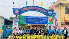 Hành trình thiện nguyện mang "nước tốt" về vùng lũ