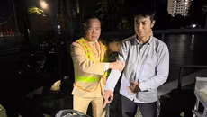 Nam thanh niên "phê" ma túy, giấu 9 điếu cần sa trong túi xách