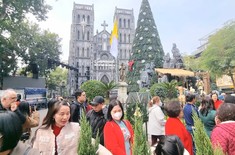 Công an phường Hàng Trống đảm bảo an ninh trật tự lễ Giáng sinh 