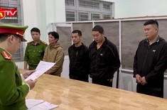 Bắt 4 đối tượng dùng hóa chất "biến" hàng trăm tấn giá đỗ trở nên đẹp mã để tuồn vào thị trường