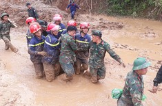 Bộ Chỉ huy Quân sự Điện Biên xuyên đêm tìm kiếm cứu nạn, hỗ trợ nhân dân vùng mưa lũ