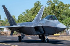 Tại sao Mỹ bất ngờ muốn tái sản xuất tiêm kích F-22?