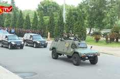 Không khí tập luyện nghiêm túc của các chiến sỹ CATP Hà Nội dưới cái nắng gần 40° C 