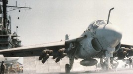 Cường kích hạm A-6 cực mạnh của Mỹ bị bắn hạ trong chiến dịch Điện Biên Phủ trên không