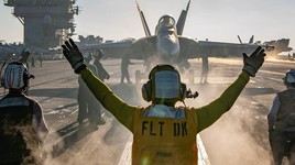 Chiến hạm Mỹ bắn rơi tiêm kích F/A-18F Super Hornet đồng đội ở Biển Đỏ