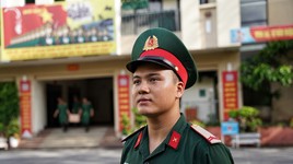 Người lính được chọn nâng linh cữu Tổng Bí thư: ‘Đó là vinh dự của tôi và gia đình’