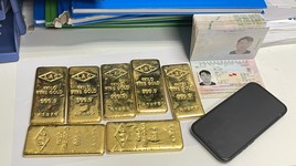 Gia tăng vận chuyển trái phép tiền tệ, vàng qua đường hàng không