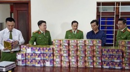 Thủ đoạn tinh vi của đường dây vận chuyển pháo nổ từ nước ngoài về Việt Nam
