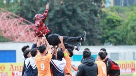 Trường Phùng Khắc Khoan nghẹt thở hạ "ngựa ô" Tây Hồ