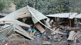 Núi lửa phun trào tro bụi tới 2.000m tại Indonesia, ít nhất 10 người thiệt mạng