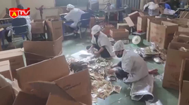 Cận cảnh dây chuyền “hô biến” thực phẩm trôi nổi thành sản phẩm có nhãn hiệu