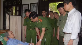 Thăm hỏi, chúc mừng, động viên cán bộ chiến sỹ lực lượng Cảnh sát hình sự