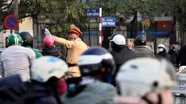 Người dân Hà Nội đón năm mới Mậu Tuất bình yên và hạnh phúc