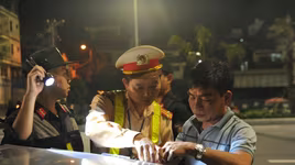 Xử lý nghiêm lái xe sử dụng rượu bia vẫn cầm lái