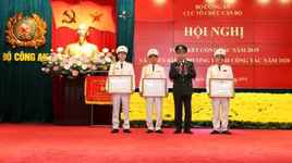 Bộ trưởng Tô Lâm dự và chỉ đạo Hội nghị tổng kết công tác năm 2019 tại Cục Tổ chức cán bộ