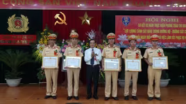 3 năm, xuất hiện gần 10.000 gương CSGT "người tốt việc tốt" 