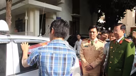  Dán đề can cam kết "5 không" cho lái xe taxi 