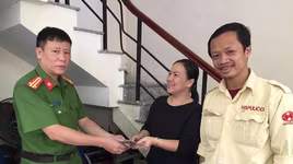 Ra Thủ đô chơi rơi ví được Công an tìm thấy trả lại