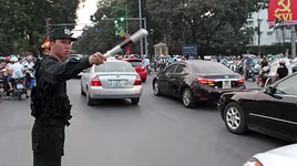 Gồng mình trong giá rét đảm bảo thông suốt cho người dân đi lại an toàn