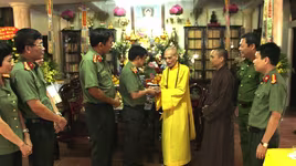 Giám đốc Công an Hà Nội thăm, chúc mừng Đại lão Hòa thượng Pháp chủ Thích Phổ Tuệ