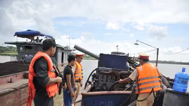 Lập thế trận trên sông chống "cát tặc"