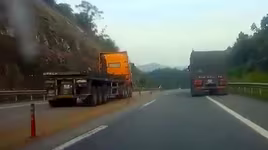 Cục Cảnh sát giao thông truy tìm xe đầu kéo vượt ẩu trên cao tốc