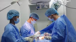 Mổ cấp cứu ngư dân viêm ruột thừa cấp ở Trường Sa