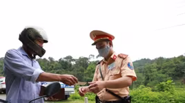 Một tháng, xử phạt gần 1.000 lái xe vi phạm nồng độ cồn