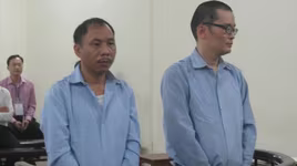 Bị bắt quả tang khi đang chia chác tiền "rút trộm" từ ngân hàng