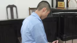 "Quan hệ" với bạn gái trước mặt người khác, nam thanh niên lĩnh án tù