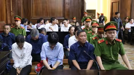 Tiếp tục bị xét xử nhưng bị cáo Hứa Thị Phấn vẫn không thể ra tòa