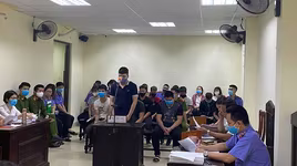 Thêm nhóm "tổ lái" quanh hồ Hoàn Kiếm giữa đại dịch Covid-19 lĩnh án