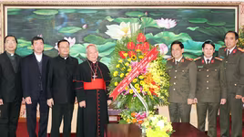 Hồng y Nguyễn Văn Nhơn thăm và chúc Tết Công an Hà Nội