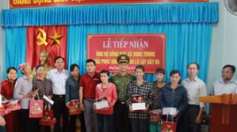 Chung tay sẻ chia những mất mát với bà con vùng lũ dữ