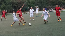 Xem "lính" trật tự lăn xả trên sân cỏ