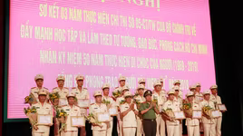 Công an Hà Nội tôn vinh 50 gương điển hình tiên tiến trong thực hiện Chỉ thị 05 của Bộ Chính trị