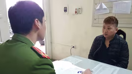 Lái xe taxi dùng dao cướp tài sản của 2 khách nước ngoài