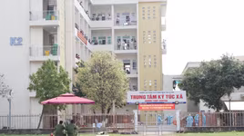 Clip: Cuộc sống phía sau hàng rào chắn trong khu cách ly tập trung