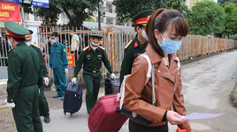 Những hình ảnh đẹp trong ngày tiễn công dân hết hạn cách ly tại trường Cao đẳng nghề công nghệ cao về nhà