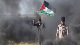 Quân đội Israel ném bom Dải Gaza