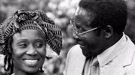 Giữa "tâm bão", Tổng thống Zimbabwe khóc, nhắc đến người vợ quá cố