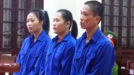 Chủ quán massage cùng nhân viên trộm tiền của khách