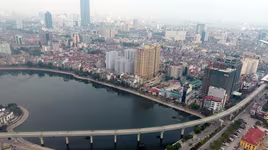 Tối nay, tàu đường sắt Cát Linh được cẩu lên ray