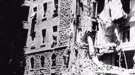 Vì sao chiếc áo khoác lông thú chứa thuốc nổ đến được London và vụ đánh bánh bom Văn phòng Thuộc địa Anh bất thành?