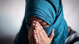 Góc khuất trong ngành công nghiệp sản xuất vàng đỏ ở Tây Ban Nha