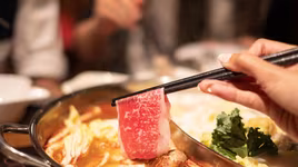 Ăn lẩu đúng cách, an toàn và nhận biết nồi nước lẩu làm từ hóa chất