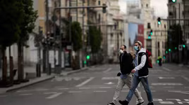 Các nước mạnh tay hỗ trợ tiền giúp người dân "vượt bão" Covid-19