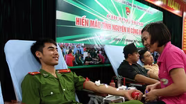 Tuổi trẻ Công an Thủ đô hiến máu vì cộng đồng: Một giọt máu cho đi...