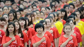 Thiêng liêng giây phút 12.000 người hát Quốc ca