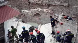 Vụ sập nhà 43 Cửa Bắc: Di dời khẩn cấp 3 hộ dân số nhà 45